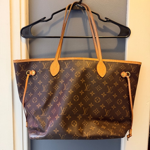 Louis Vuitton Handbags - LV Neverfull